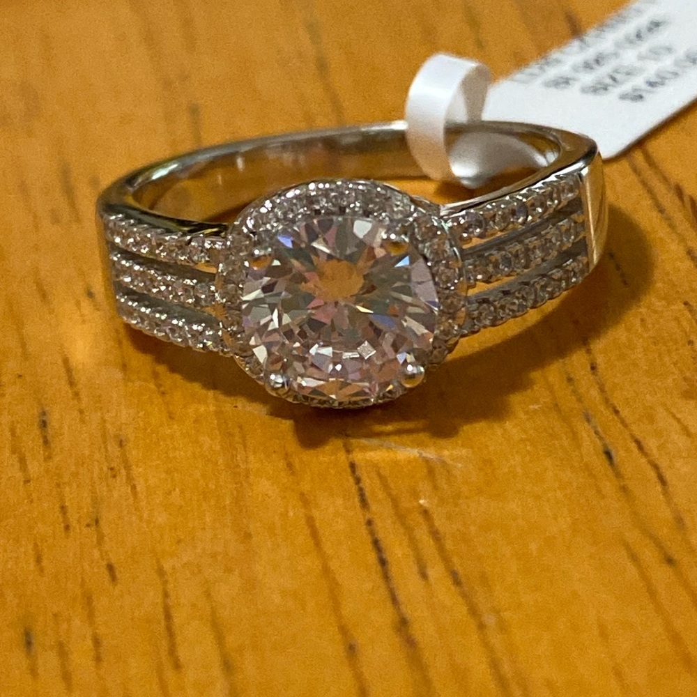 Women’s NWT Cubic Zirconia Ring, size 10